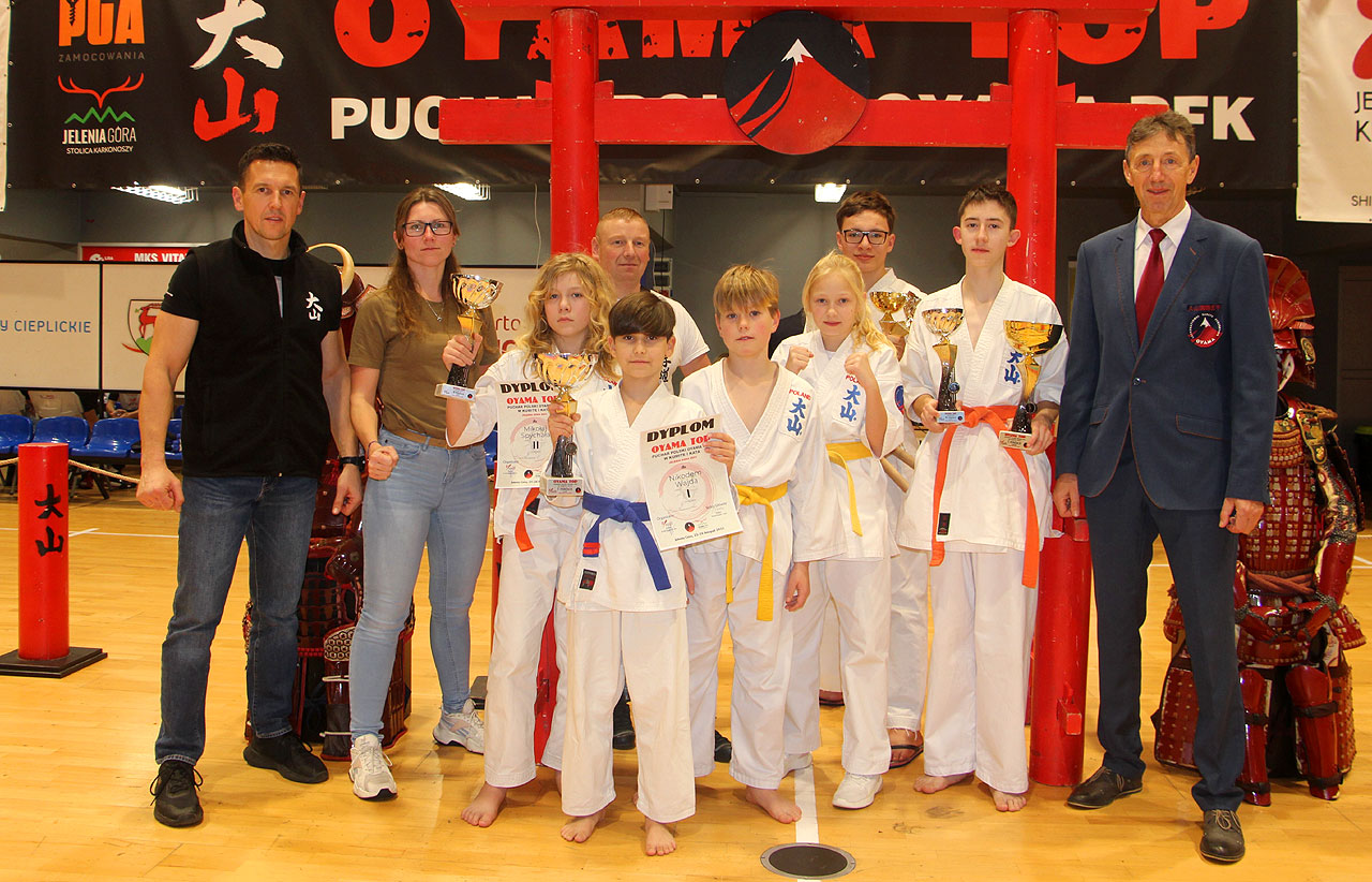 Przywieźli całą kolekcję medali! Reprezentacja Turkowskiego Klubu Karate podbijała Jelenią Górę - fot.: Turkowski Klub Karate