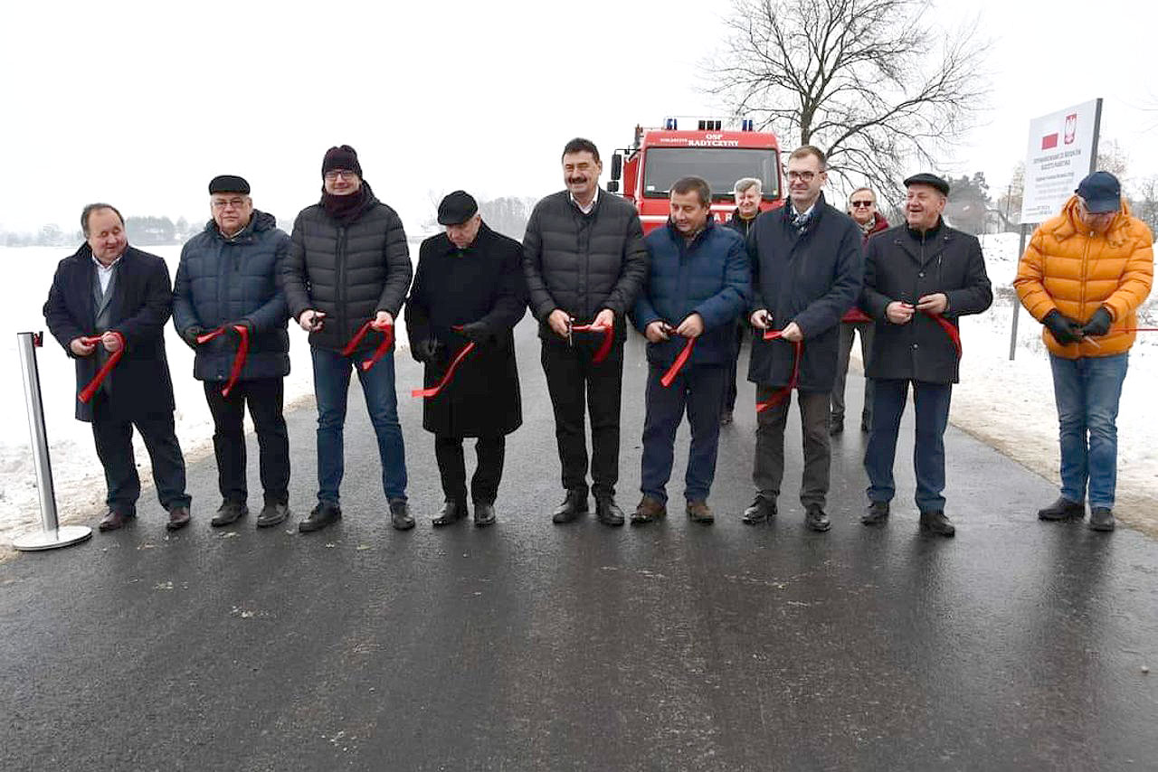 Otwarcie drugiego etapu inwestycji drogi powiatowej Sarbice - Radyczyny - fot. Powiat Turecki