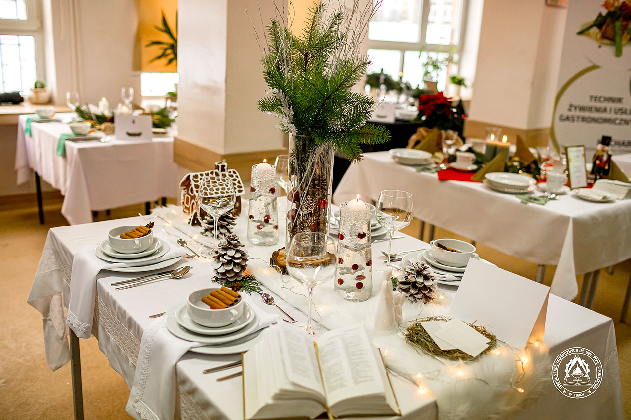 Piękne stoły i pyszne ciasta! Świąteczne inspiracje z ZST w Turku - fot.: ZST w Turku