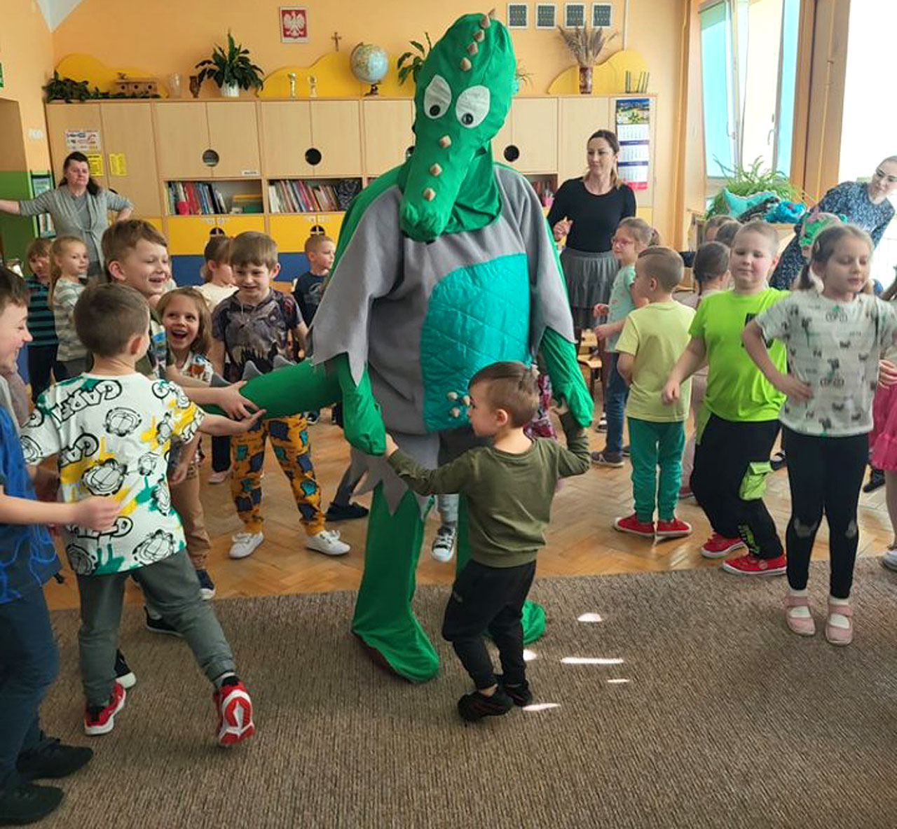 Dinoświęto u Hałabały! Przedszkolaki z Turku bawiły się z dinozaurami - fot.: Przedszkole Samorządowe nr 8 w Turku