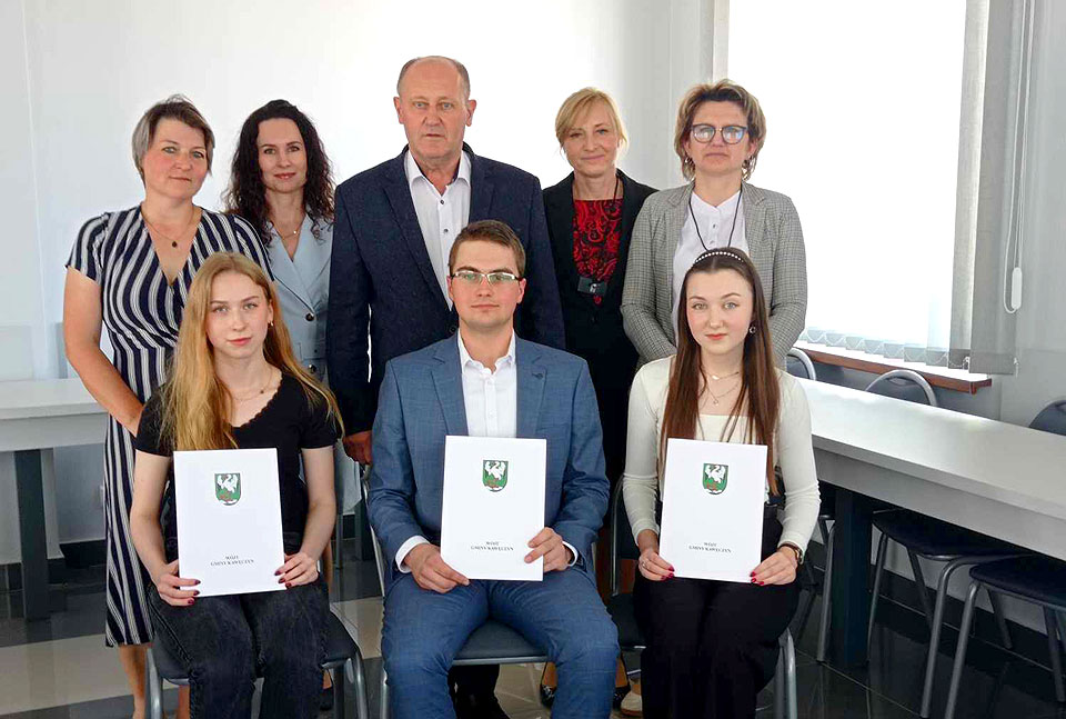Nagrody dla absolwentów szkół średnich z terenu Gminy Kawęczyn