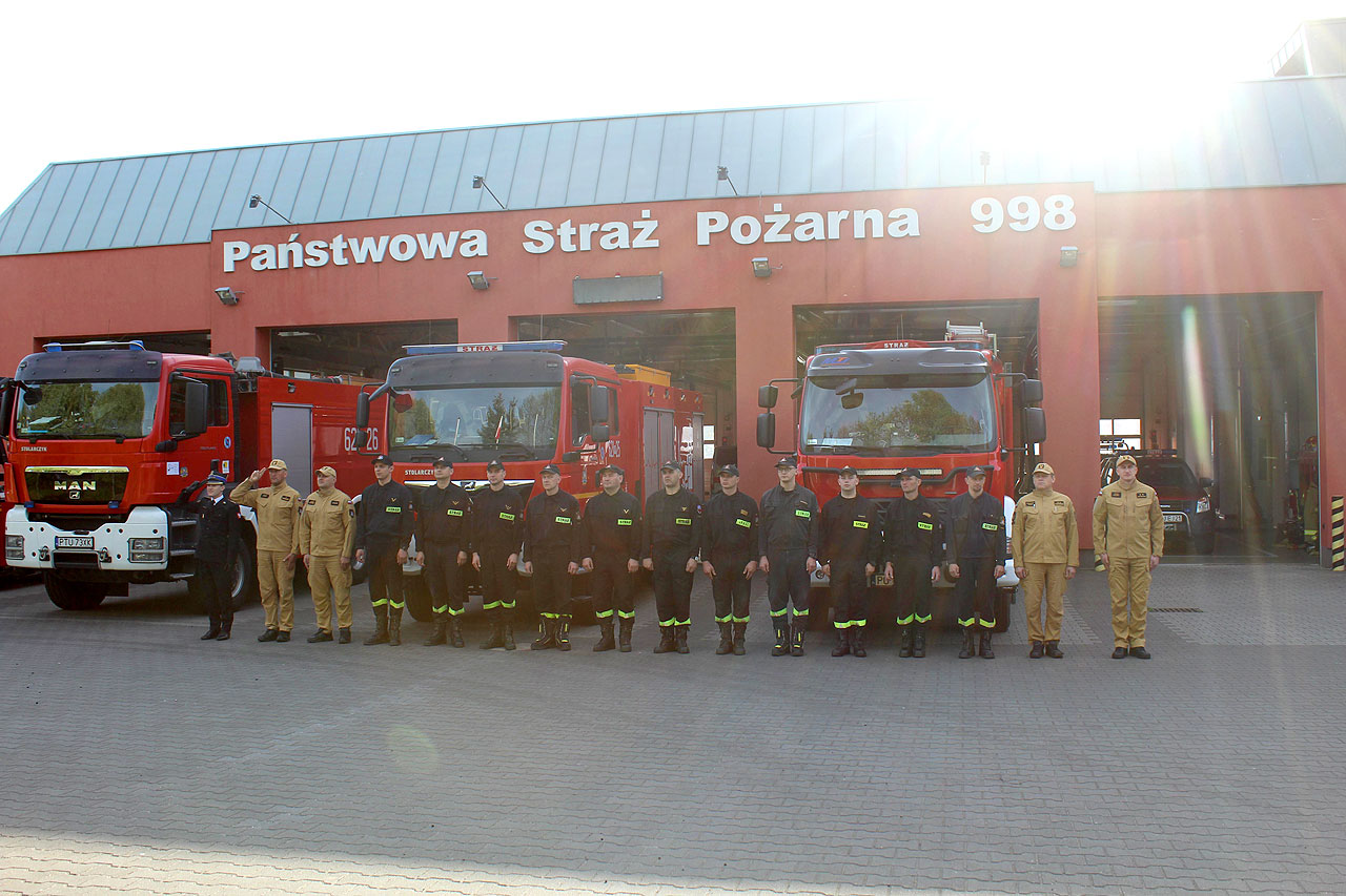 Strażacy z Państwowej Straży Pożarnej uczcili Dzień Flagi Narodowej
