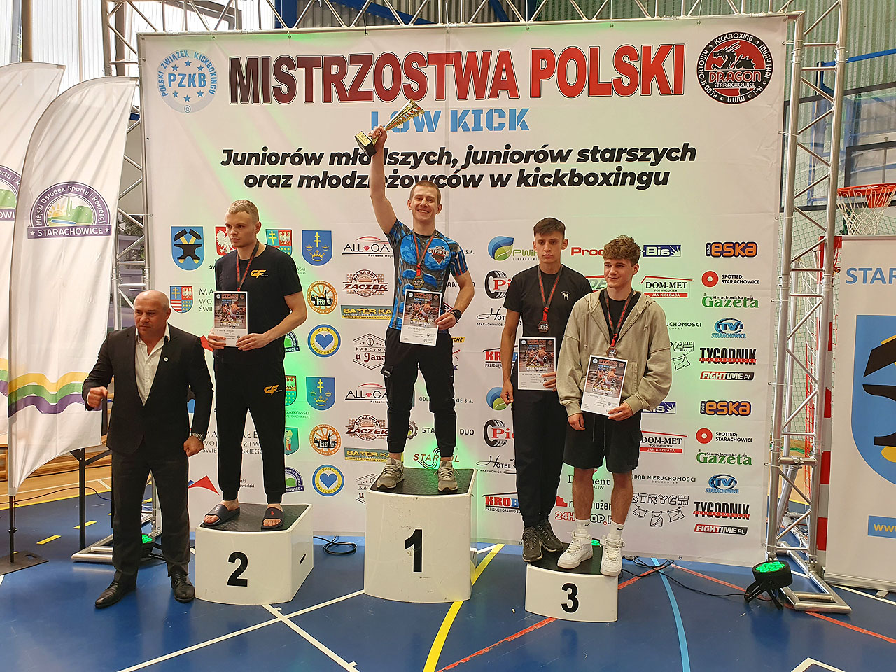 Mistrzostwa Polski LOW KICK w Starachowicach z dobrym występem zawodników Strikera Turek 