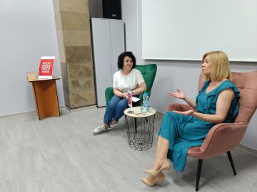 Barbara Wysoczańska na spotkaniu w bibliotece...