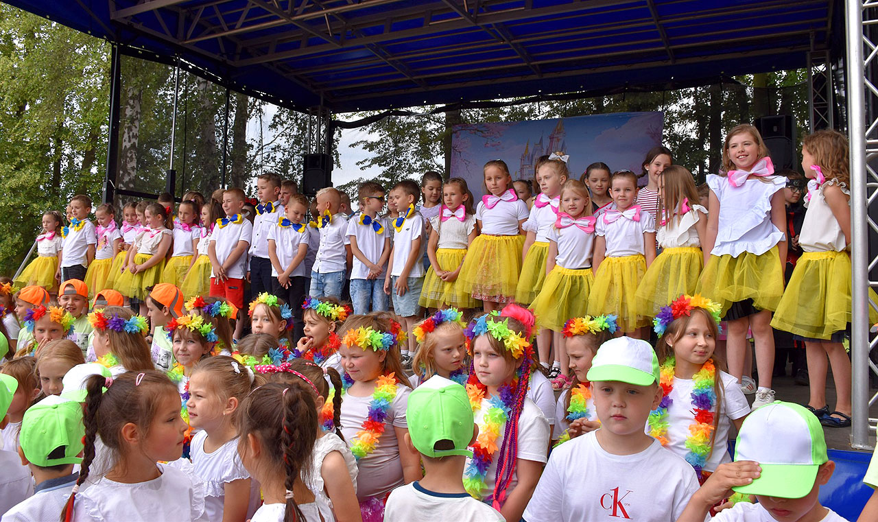 Kolorowy festyn rodzinny w Szkole Podstawowej we Władysławowie - Festyn rodzinny w SP Władysławów / fot. UG Władysławów