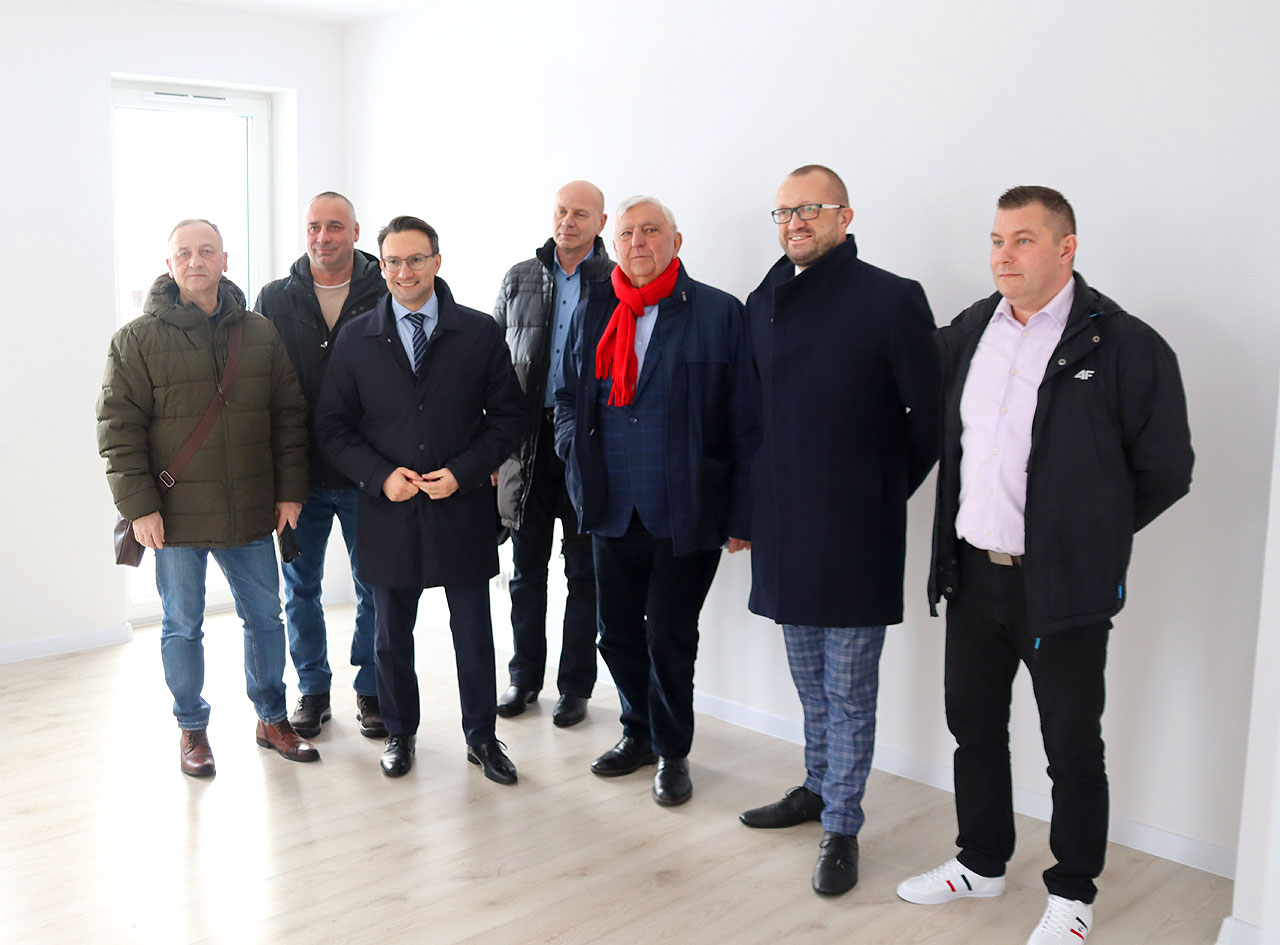 Turkowskie budownictwo komunalne z rządowym wsparciem. Wizyta ministra Lewandowskiego w Turku
