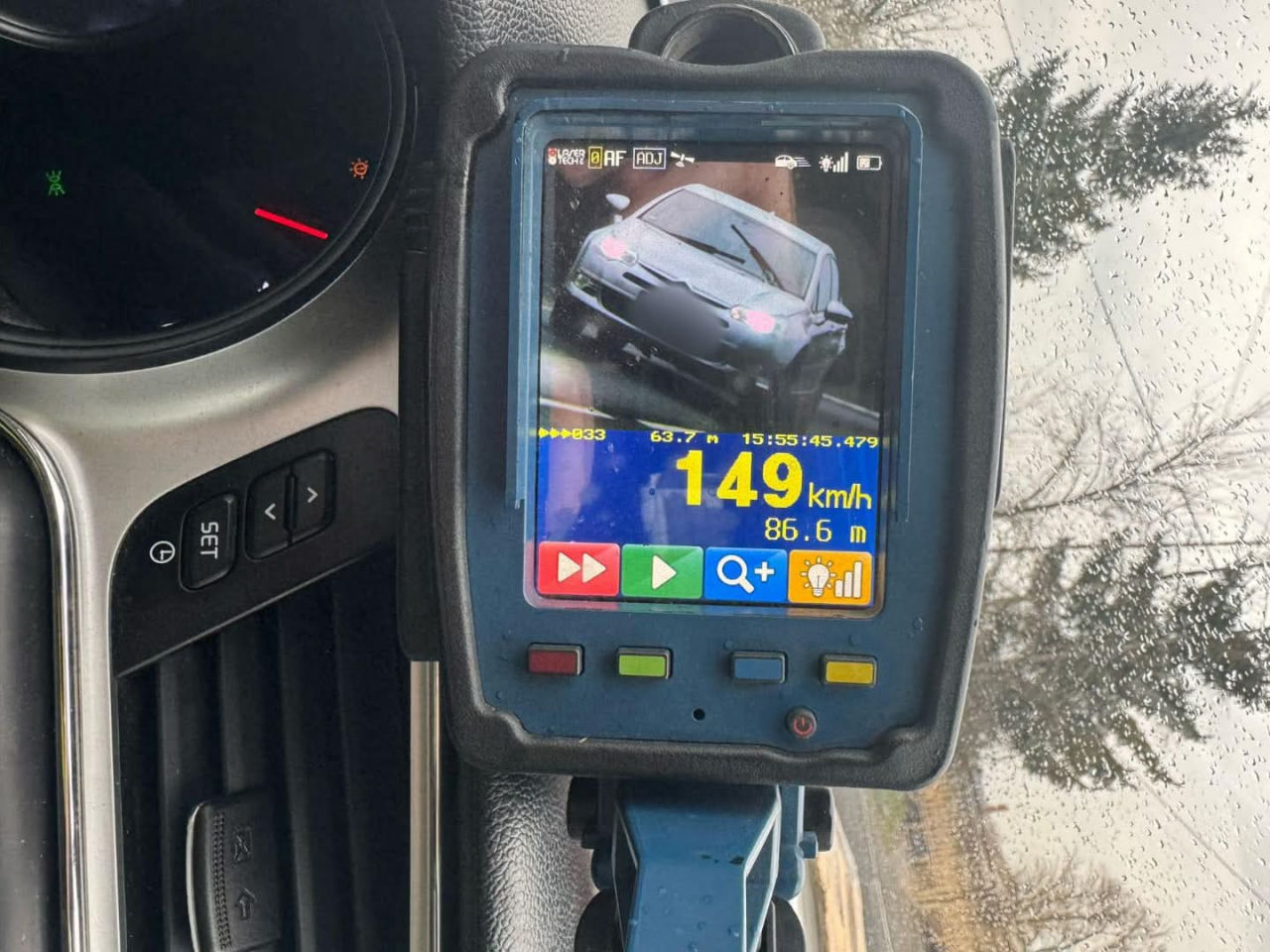 19-latek pędził 149 km/h w terenie zabudowanym. Stracił prawo jazdy i dostał wysoki mandat - Pirat drogowy na DK72 zatrzymany