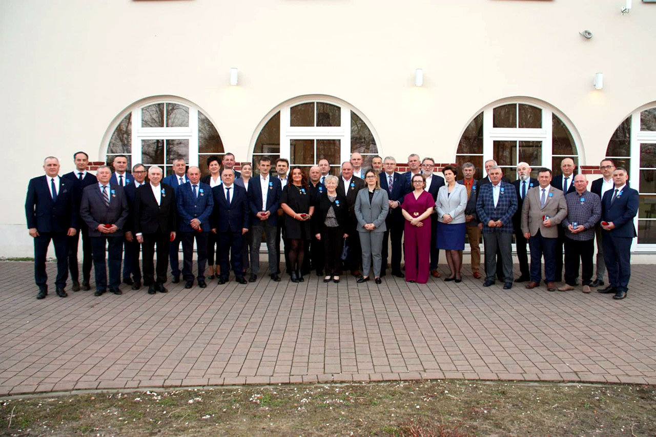 Sołtysi z powiatu tureckiego uhonorowani. Samorząd województwa docenił ich zaangażowanie i pracę u podstaw - Sołtysi z powiatu tureckiego uhonorowani