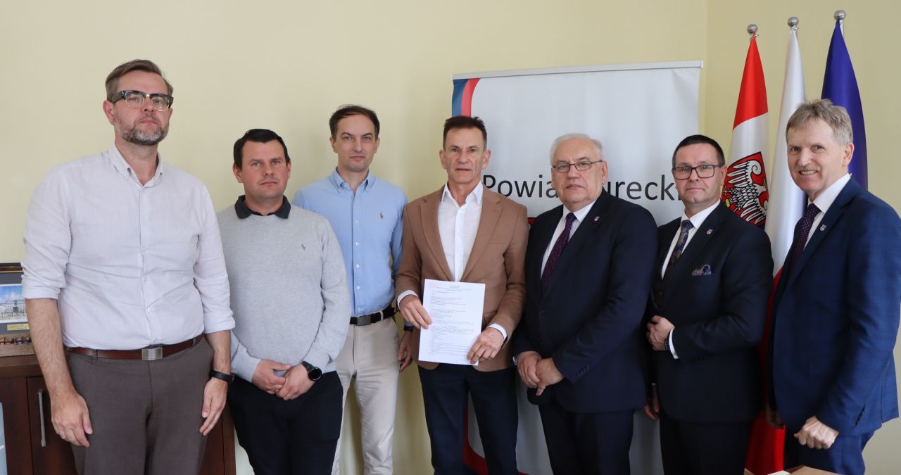 Nowa nawierzchnia coraz bliżej. Podpisano umowę na remont drogi Sarbice – Radyczyny – Smulsko