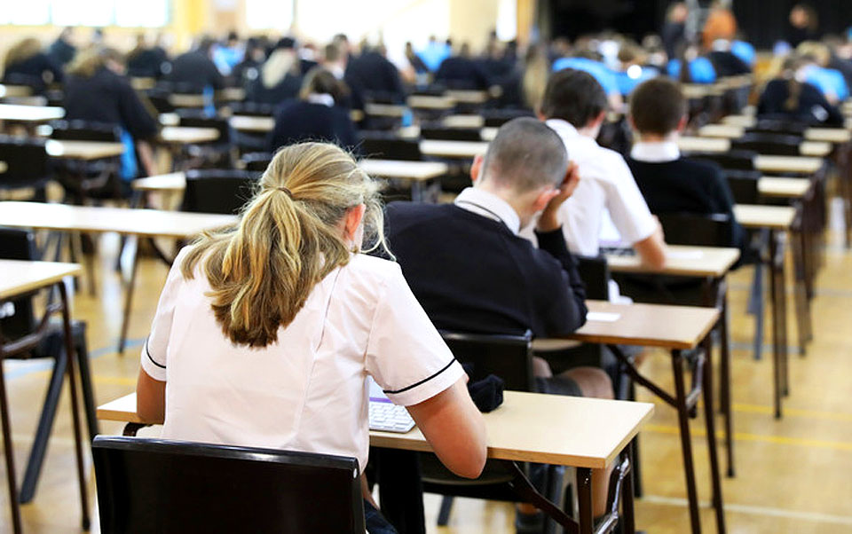 Rozpoczął się egzamin dojrzałości. 571 uczniów z powiatu tureckiego pisze maturę