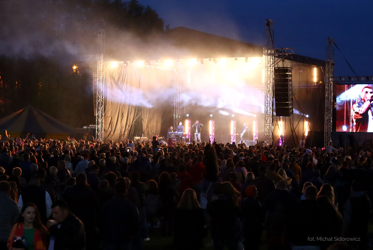 Jubileuszowe święto Malanowa. Przed nami XX Dni Malanowa pełne atrakcji - Wieczorny koncert na XIX Dniach Malanowa /fot. Archiwum Turek.net.pl