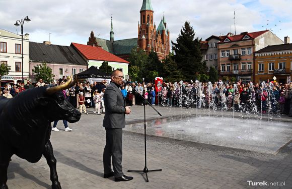 Miasto Turek: Odnowione serce Turku zachęca do spacerów. Plac Wojska Polskiego...