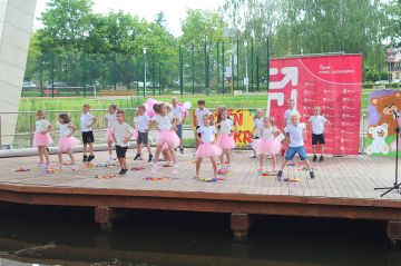 Radość, dziecięcy uśmiech i nagrody. Dzień...