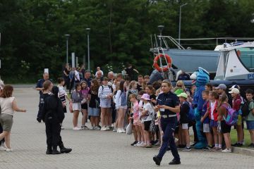 Policjanci z Turku nad zbiornikiem Jeziorsko....