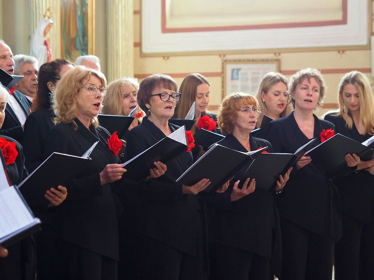 Koncert i jubileusz w Tokarach. Tysiąclecie Królestwa Polskiego i 40 lat kapłaństwa - Koncert Chóru Nauczycielskiego w Tokarach Pierwszych /fot. UG Kawęczyn