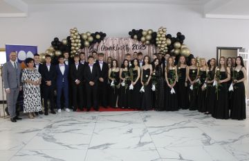 Wideo: Pożegnanie z klasą. Ósmoklasiści z...