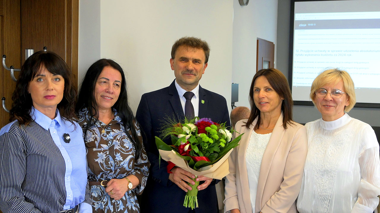 Ireneusz Augustyniak z zaufaniem i absolutorium. Rada Gminy Malanów jednogłośnie za wójtem - Sesja absolutoryjna w Malanowie 2025/ fot. UG Malanów