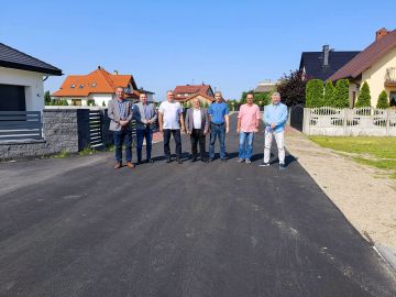 Nowe nawierzchnie w Kawęczynie i Głuchowie. Dwie inwestycje drogowe zakończone