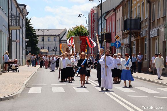Boże Ciało w parafii NSPJ w Turku. Tłumy na...