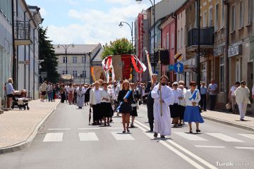 Boże Ciało w parafii NSPJ w Turku. Tłumy na...