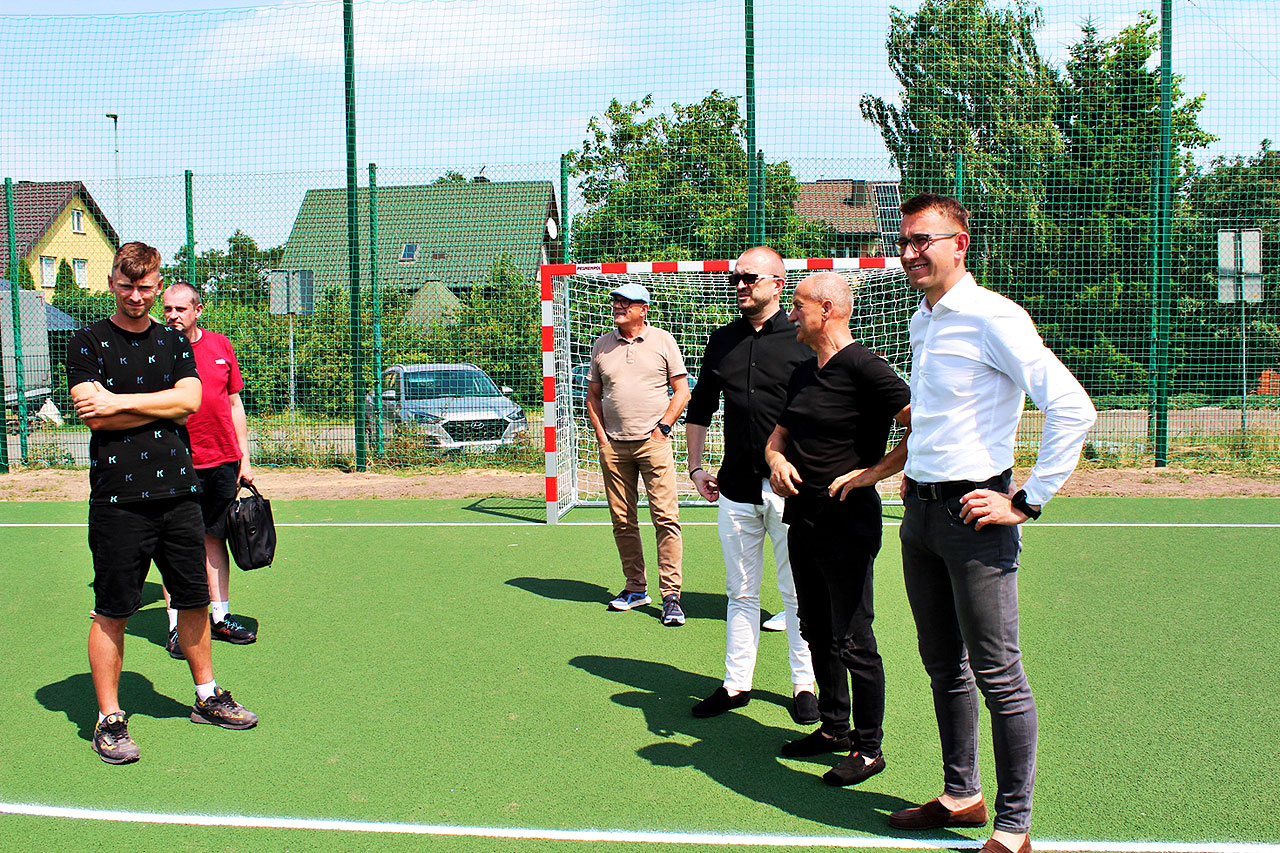 Nowe boisko na Zdrojkach Lewych. Sportowa przestrzeń dla mieszkańców osiedla