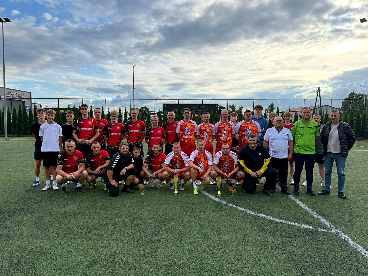 FC Orły triumfują w Kawęczynie. Gminny Turniej Piłki Nożnej pełen sportowych emocji - Turniej piłkarski w Kawęczynie /fot. GKS Orzeł Kawęczyn