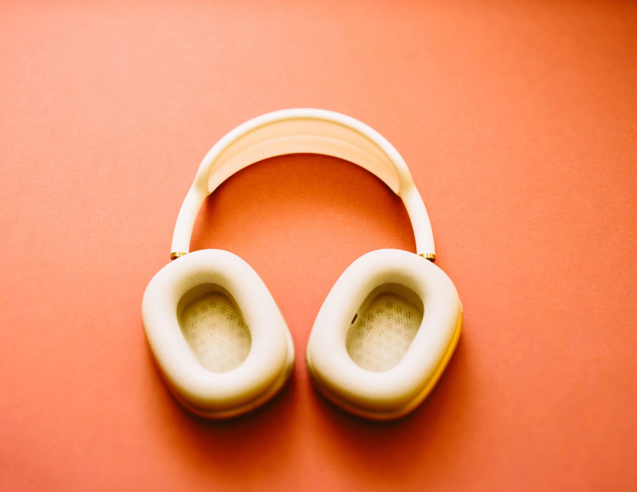 Testujemy słuchawki z najdłuższym czasem działania na jednym ładowaniu - sprawdź modele!