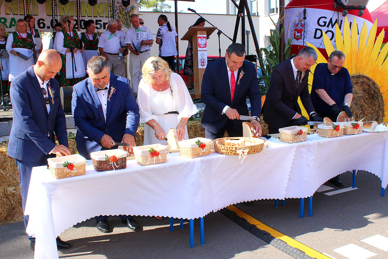 Dożynki w Dobrej 2025. Chleb podzielony, wieńce nagrodzone, tradycja podtrzymana - Święto plonów w gminie Dobra 2025 /fot. UGiM Dobra