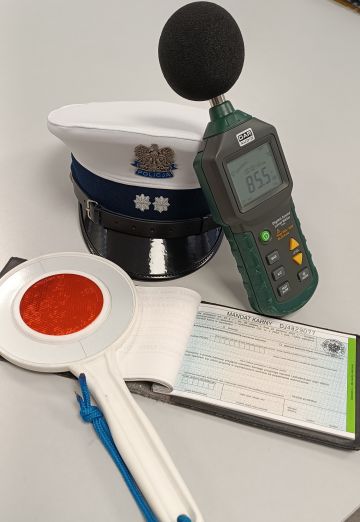 Policja reaguje na skargi mieszkańców. Kontrole pojazdów i zatrzymane dowody rejestracyjne w Turku