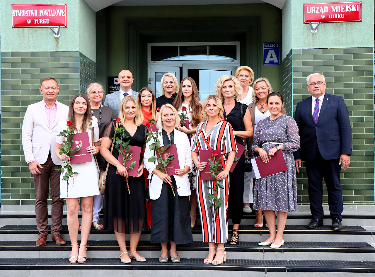 Nauczyciele z powiatu tureckiego mianowani. Gratulacje od Starosty Jana Smaka