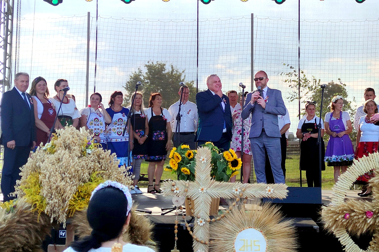 Dożynki w Kowalach Księżych. Chleb, muzyka i wspólne świętowanie gminy i miasta Turek - fot. UM Turek