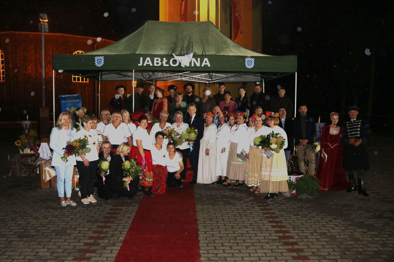 Magiczny wieczór w Wyszynie. Narodowe Czytanie 2025 w iście królewskiej oprawie - Narodowe Czytanie w Wyszynie