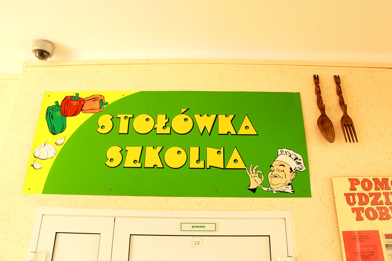 Komfortowe i nowoczesne. Szkolne stołówki w Turku zmieniły się dzięki programowi „Posiłek w szkole i w domu”