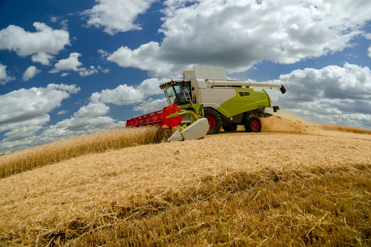 Oryginalne części Claas a nowoczesna konserwacja maszyn – jak technologia wspiera rolników?