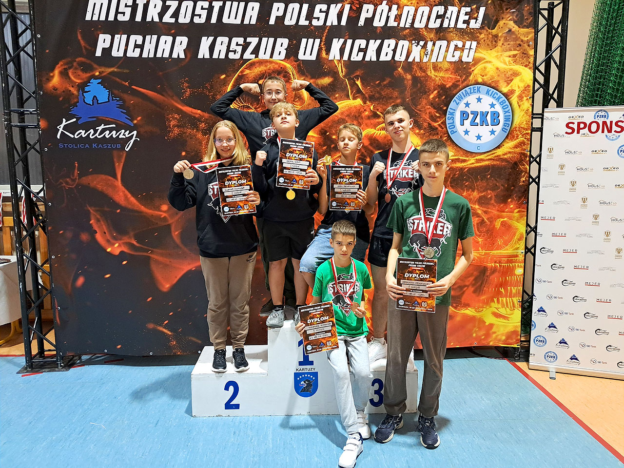Kickboxerzy Strikera z medalami w Kartuzach. Udany start w Mistrzostwach Polski Północnej