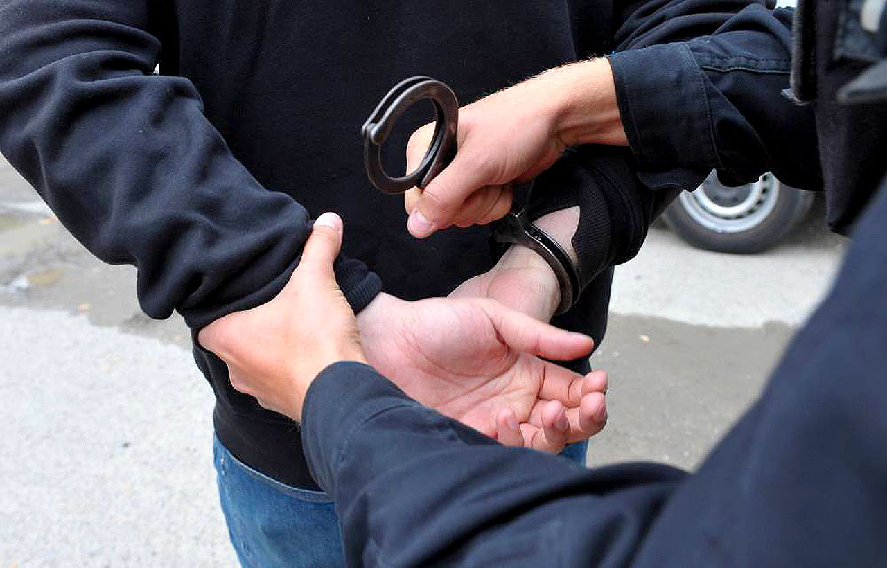 37-latek poszukiwany listem gończym zatrzymany przez policjantów z Dobrej