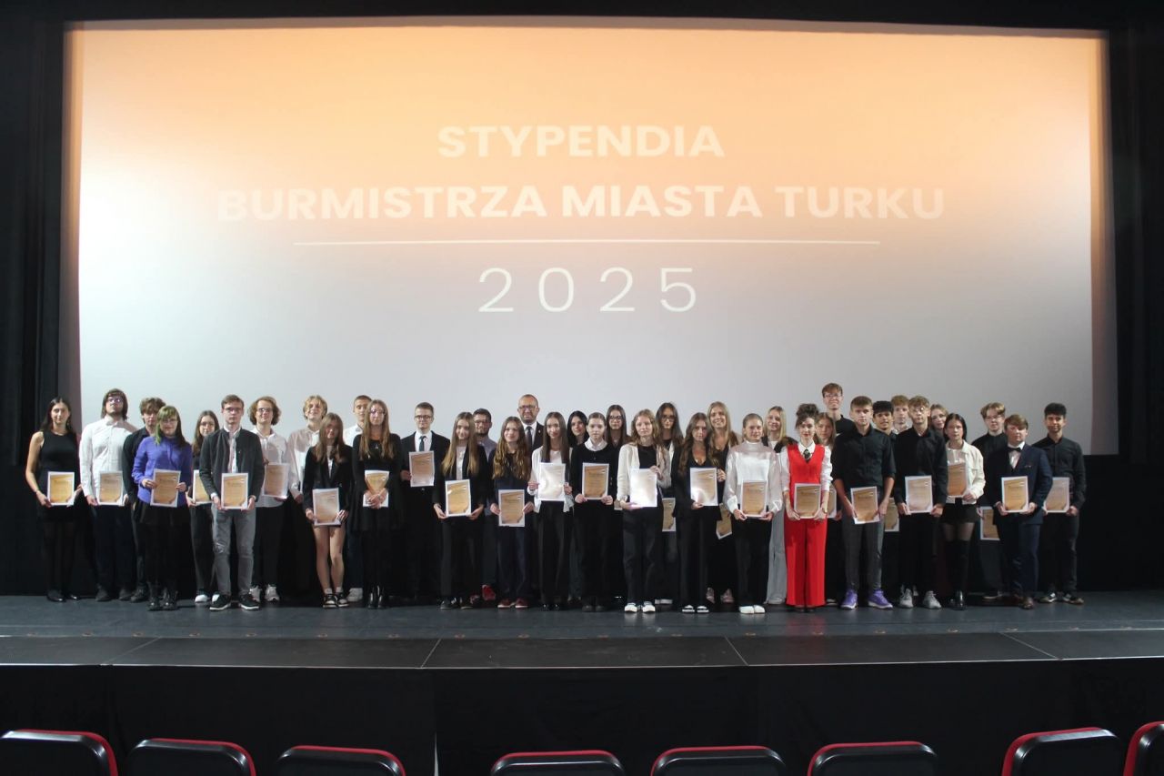 Stypendia dla najlepszych uczniów szkół średnich w Turku - Wręczenie stypendiów dla uczniów szkół średnich w Turku