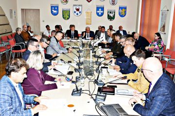 Posiedzenie komisji i zespołu kryzysowego....