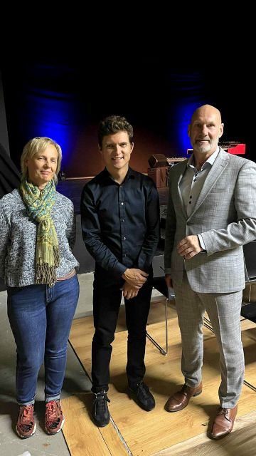 Wideo: Przystań tętni muzyką. Maciej Tubis wsparł ideę niezależnej sceny i zachwycił w publiczność - Koncert Macieja Tubisa w Przystani