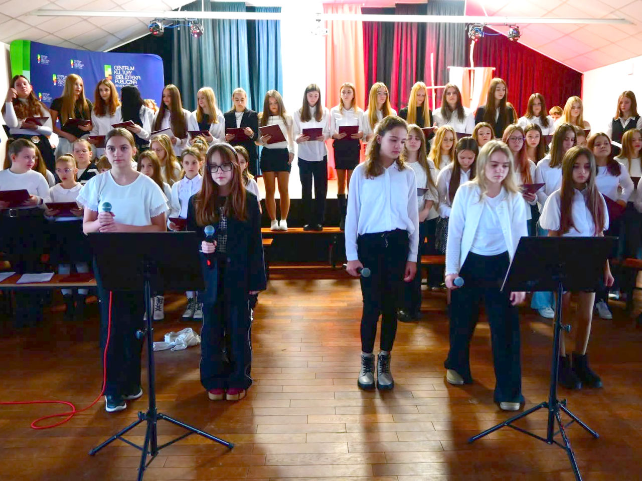 Święto Niepodległości w Malanowie. Mieszkańcy oddali hołd walczącym o wolność - Malanów uczcił 11 listopada