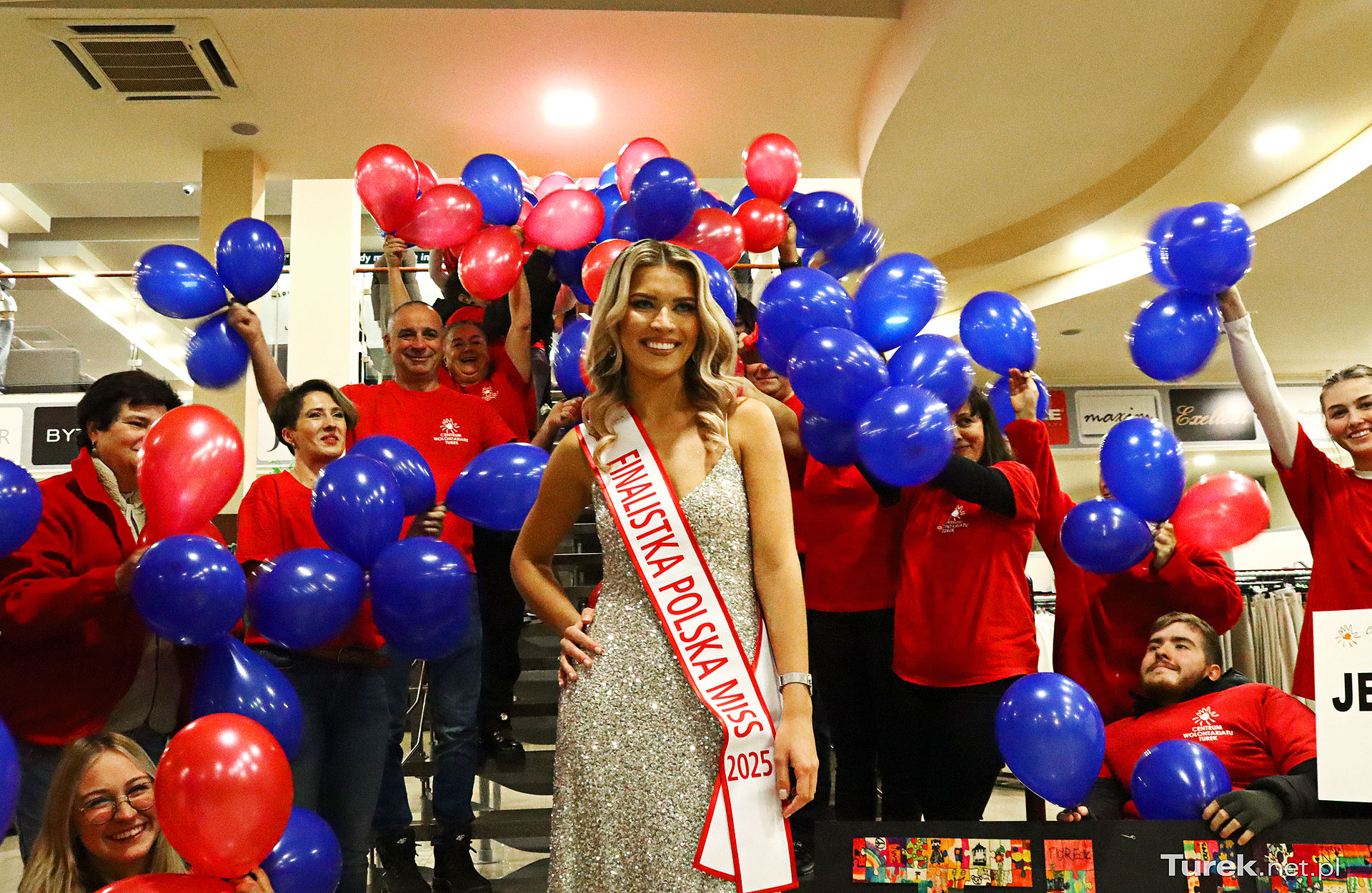 Wsparcie dla Wiktorii Choręziak. Przyjaciele dodają sił finalistce w drodze po tytuł Polska Miss - Wiktoria Choręziak przed finałem Polska Miss spotkała się z przyjaciółmi