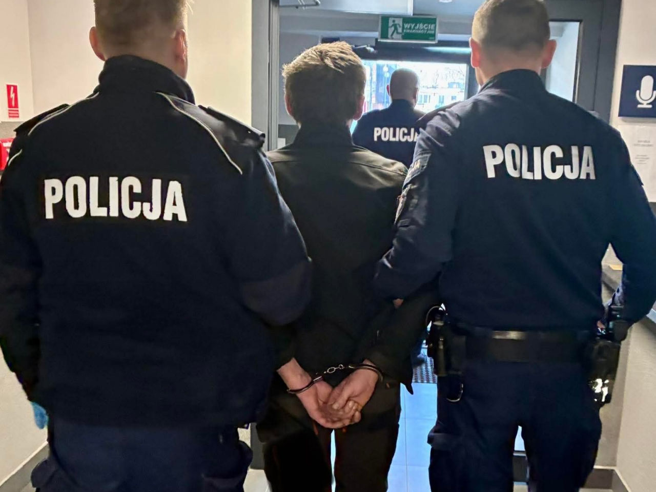 Działania poszukiwawcze w Turku i powiecie. Policjanci zatrzymują kolejne poszukiwane osoby - Policjanci z Turku namierzają poszukiwanych /fot. KPP Turek