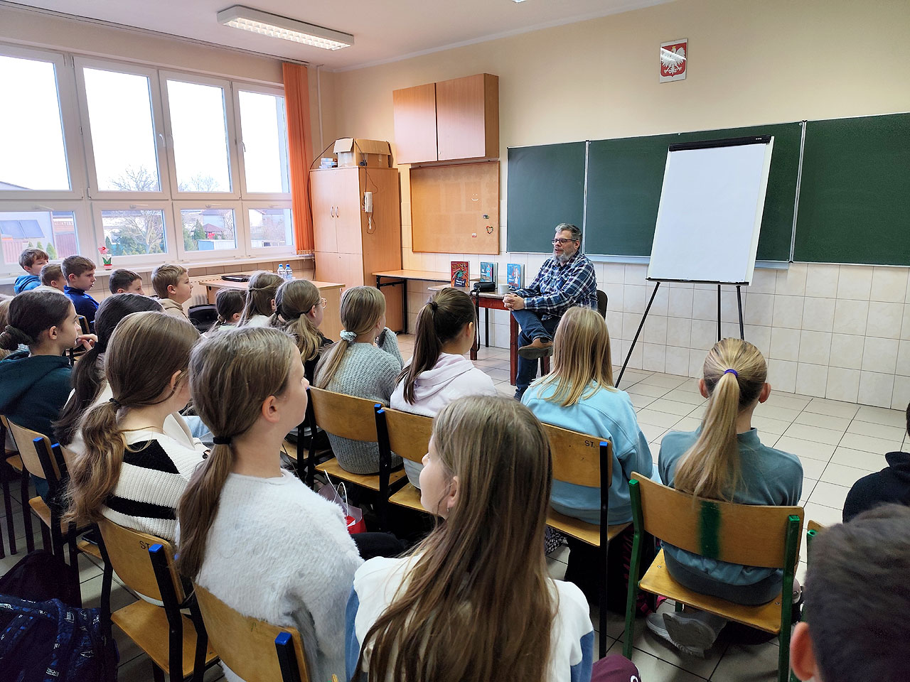 Spotkanie z pisarzem i rysownikiem Pawłem Wakułą w Zespole Szkolno - Przedszkolnym w Słodkowie