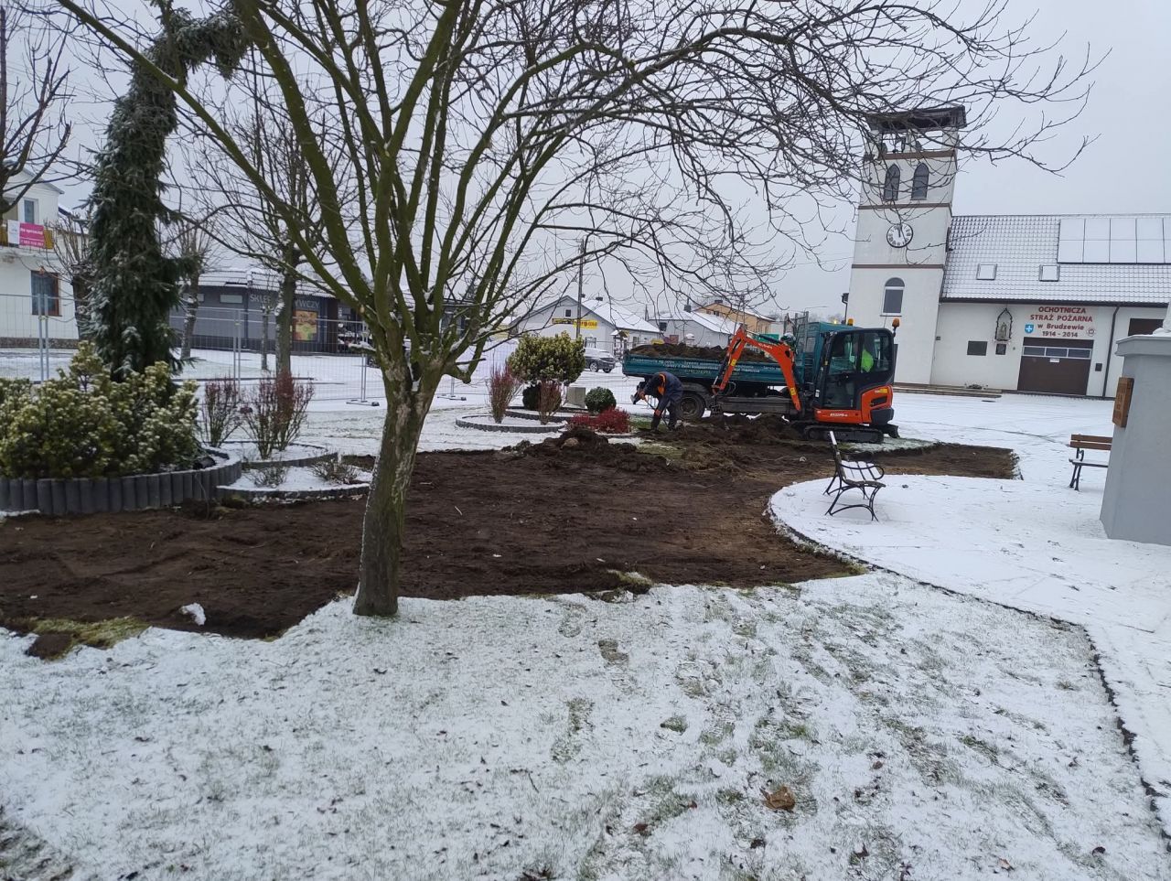 W Brudzewie beton odchodzi w cień. Ruszyły prace w centrum gminy w ramach projektu