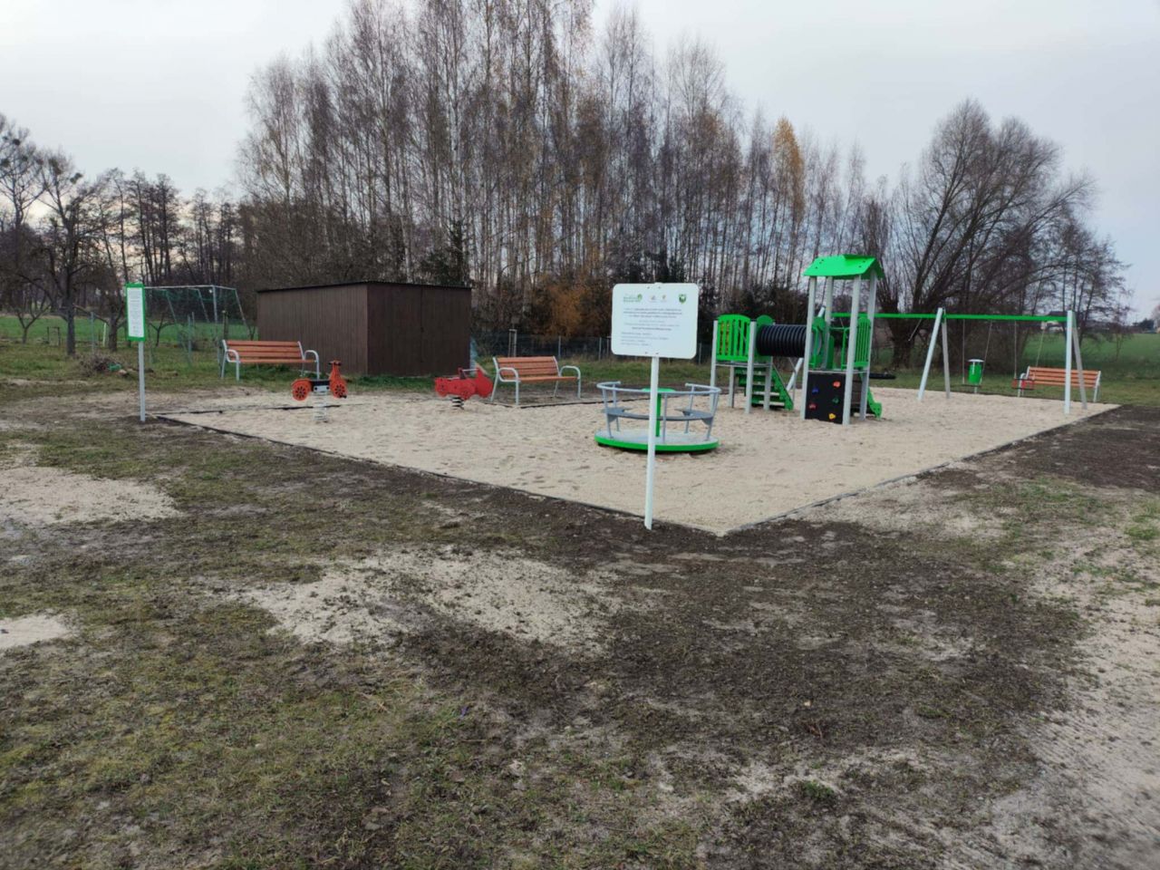 Projekty za ponad 180 tys. zł oddane do użytku. Korzyści dla trzech sołectw z gminy Kawęczyn - Nowe inwestycje w Marianowie Kolonii, Ciemieniu i Dziewiątce