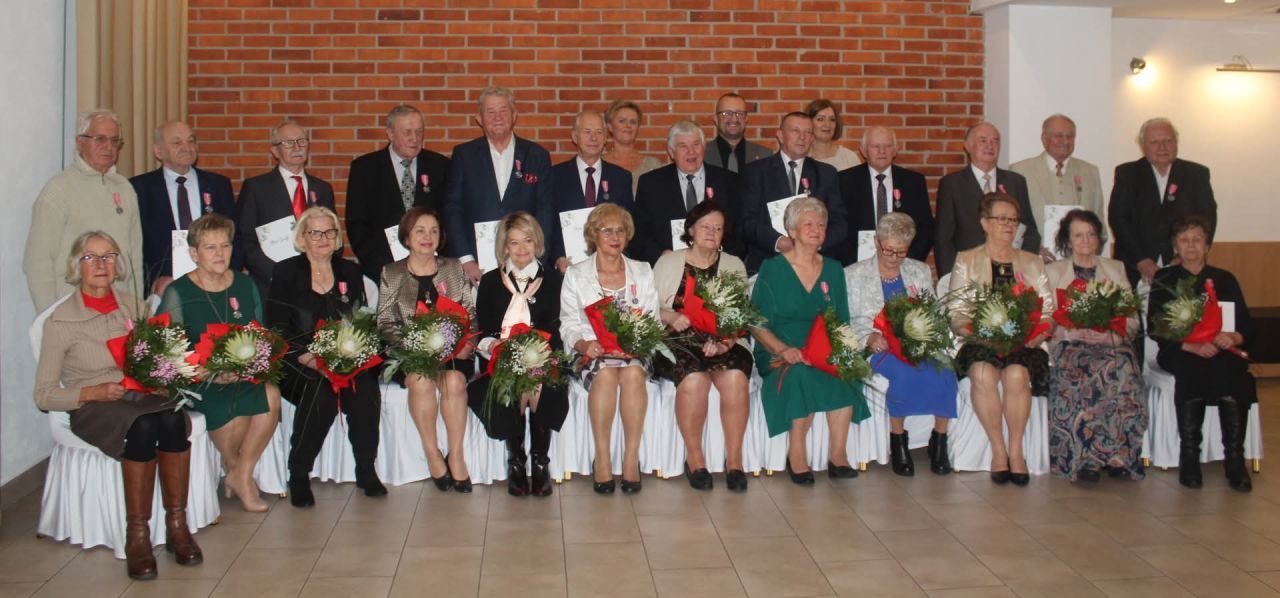 Jubileusz 50-lecia małżeństwa par z Turku i gminy . Medale od Prezydenta RP i gratulacje od burmistrza - Złote Gody 14. par małżeńskich  w Turku