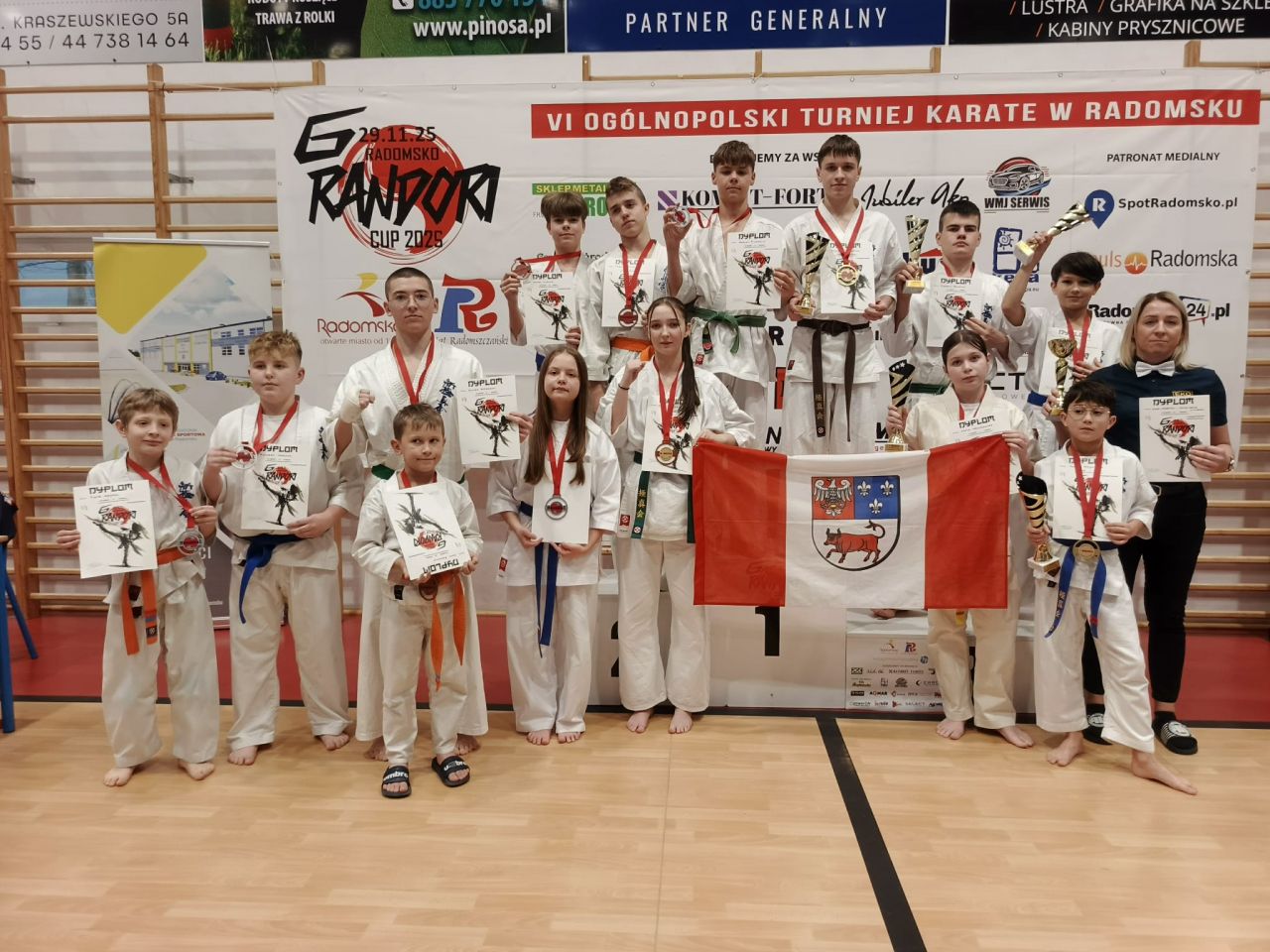 Trzynaście medali dla turkowskiego klubu. Udany start w ogólnopolskim turnieju karate kyokushin w Radomsku - Mocny start karateka z Turku w Radomsku