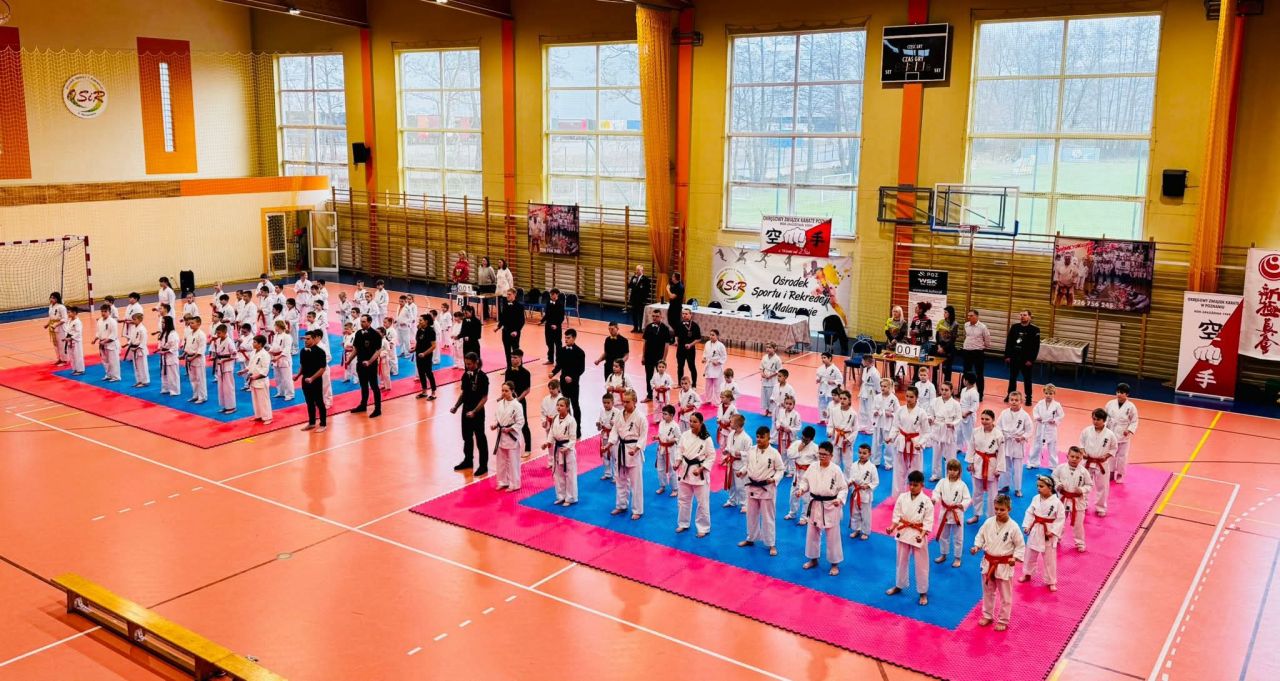 Najmłodsi karatecy na matach. XXI Mistrzostwa Powiatu Tureckiego za nami