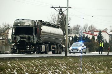 Pożar cysterny na al. Jana Pawła II w Turku....