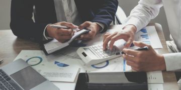 Zdałeś maturę i nie wiesz, co dalej? Zobacz, jakie studia ułatwiają start w pracy